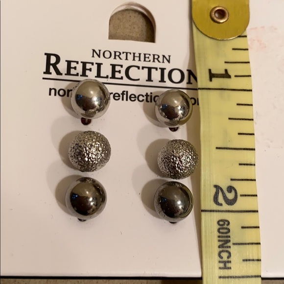 Silver stud earrings x 3 pr - Picture 3 of 4